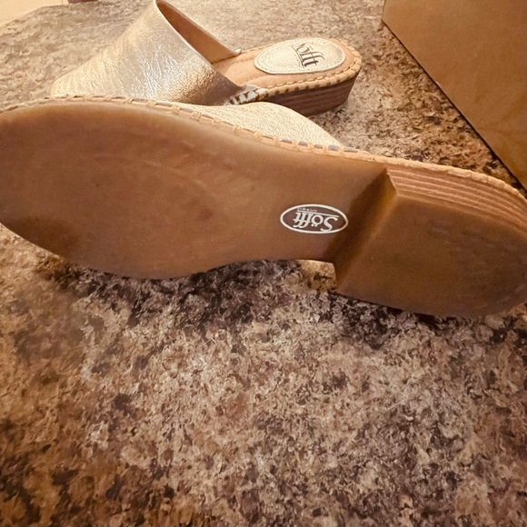 Sofft Nalanie Champagne Slides, NIB, Size 7 - Picture 3 of 6